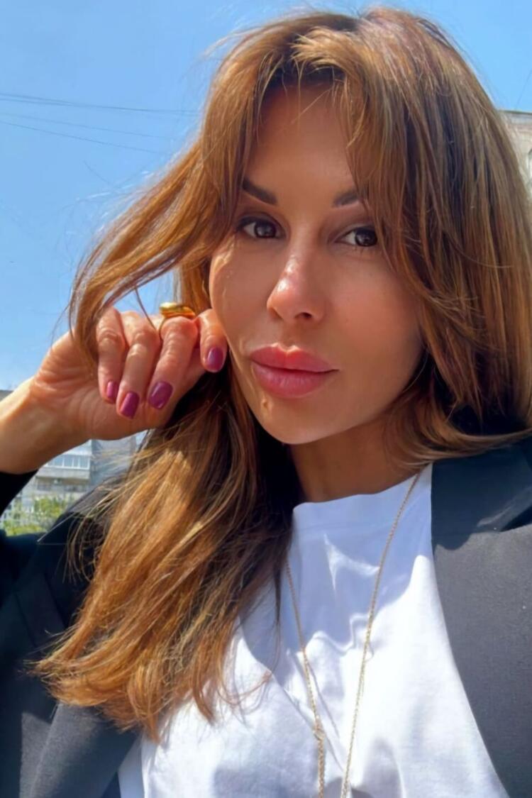 Karina, 42 Y. Ukraine