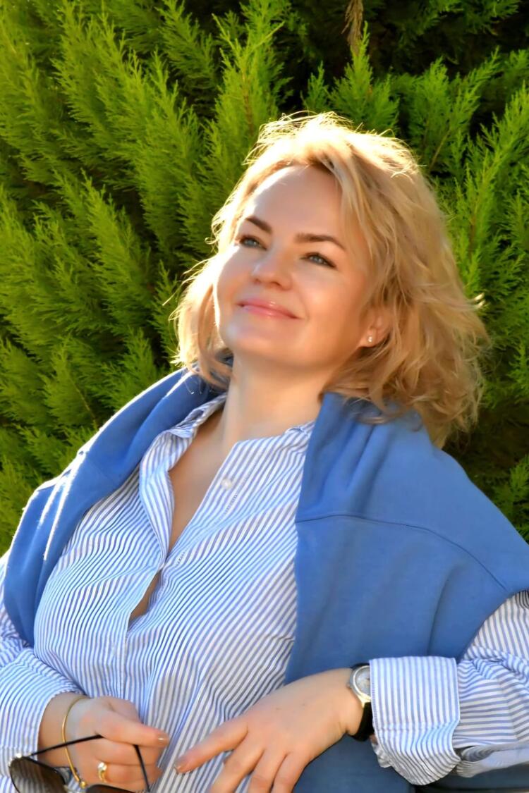 Julia, 51 Y. ID56211