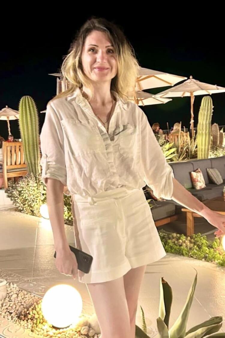 Helena, 44 Y. ID994785